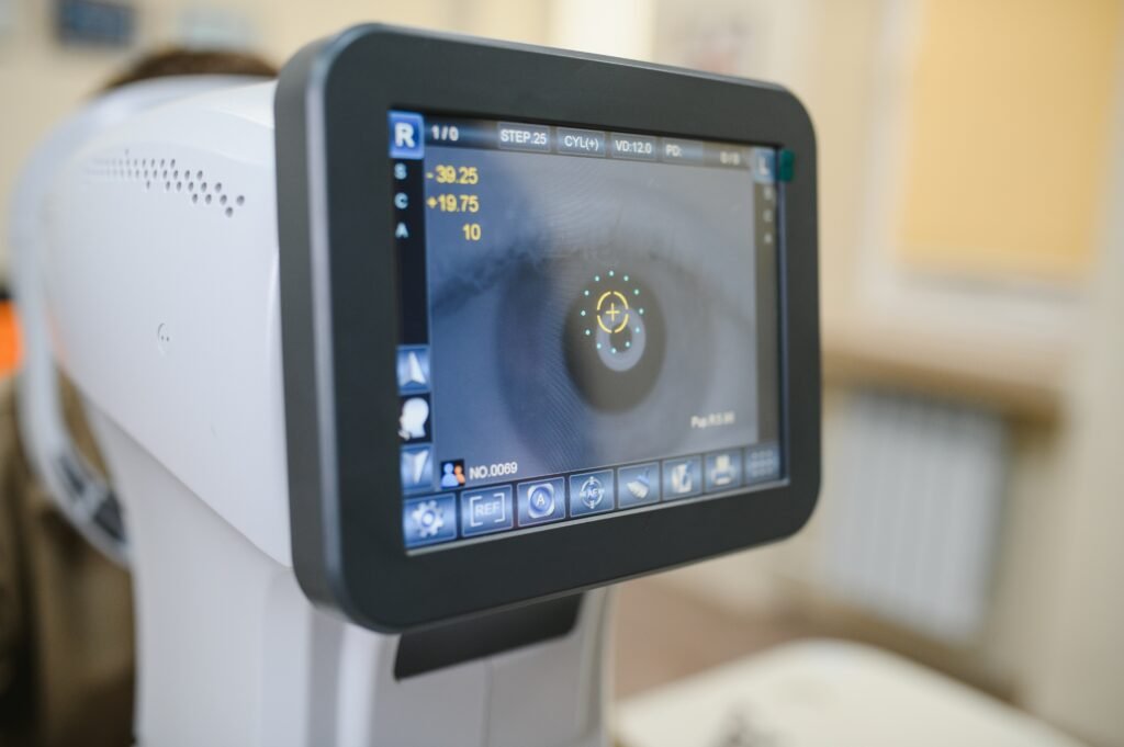 Ophthalmologist measuring vision with autorefractor in clinic thumbnail
